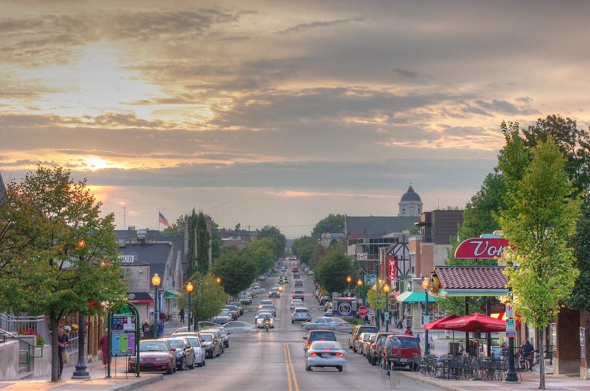 Vibrant college town homes in Bloomington, Indiana - Indiana University and cultural attractions