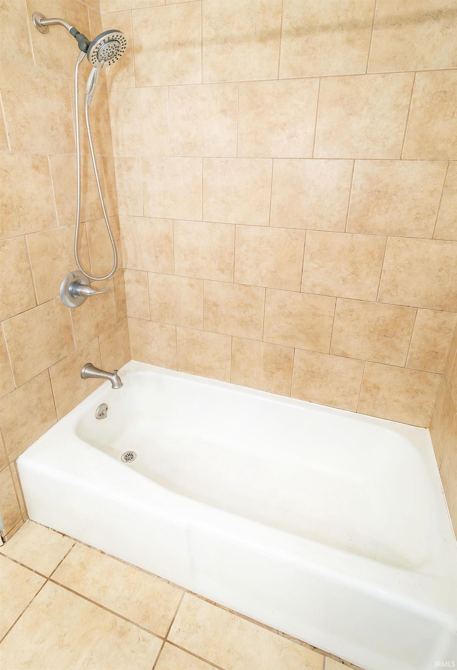 8311 Sycamore Drive, Newburgh — photo 24 of 30