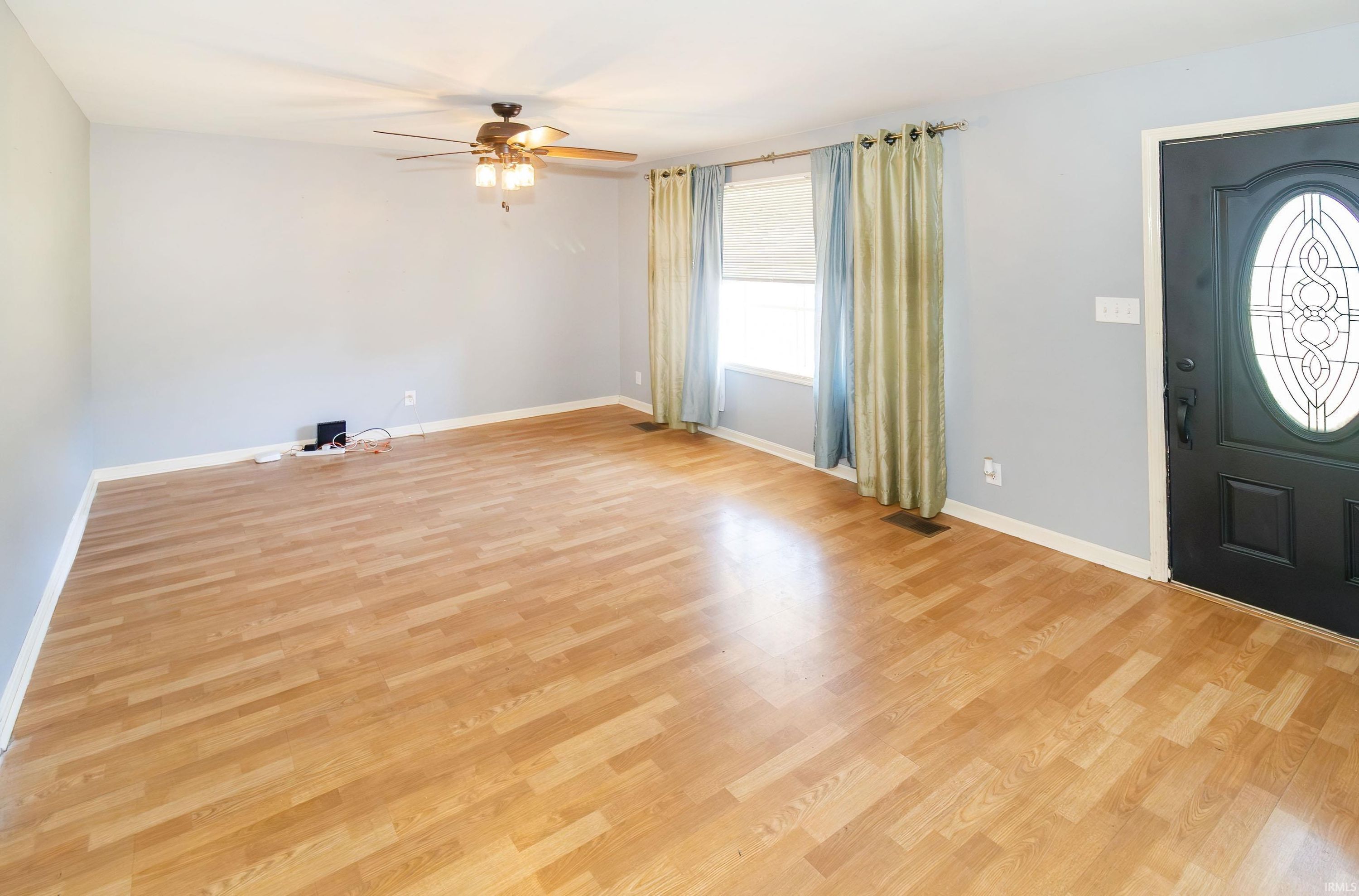 8311 Sycamore Drive, Newburgh — photo 6 of 30