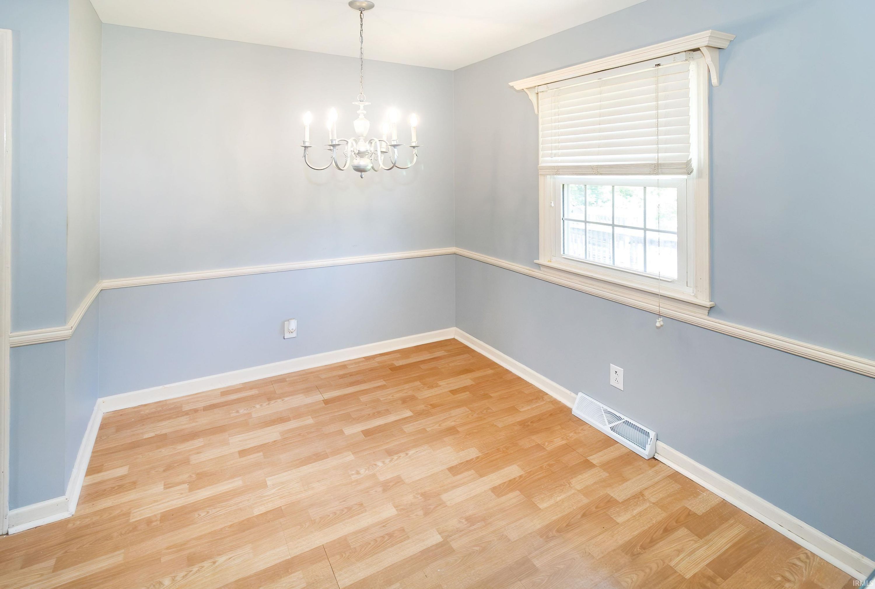 8311 Sycamore Drive, Newburgh — photo 8 of 30
