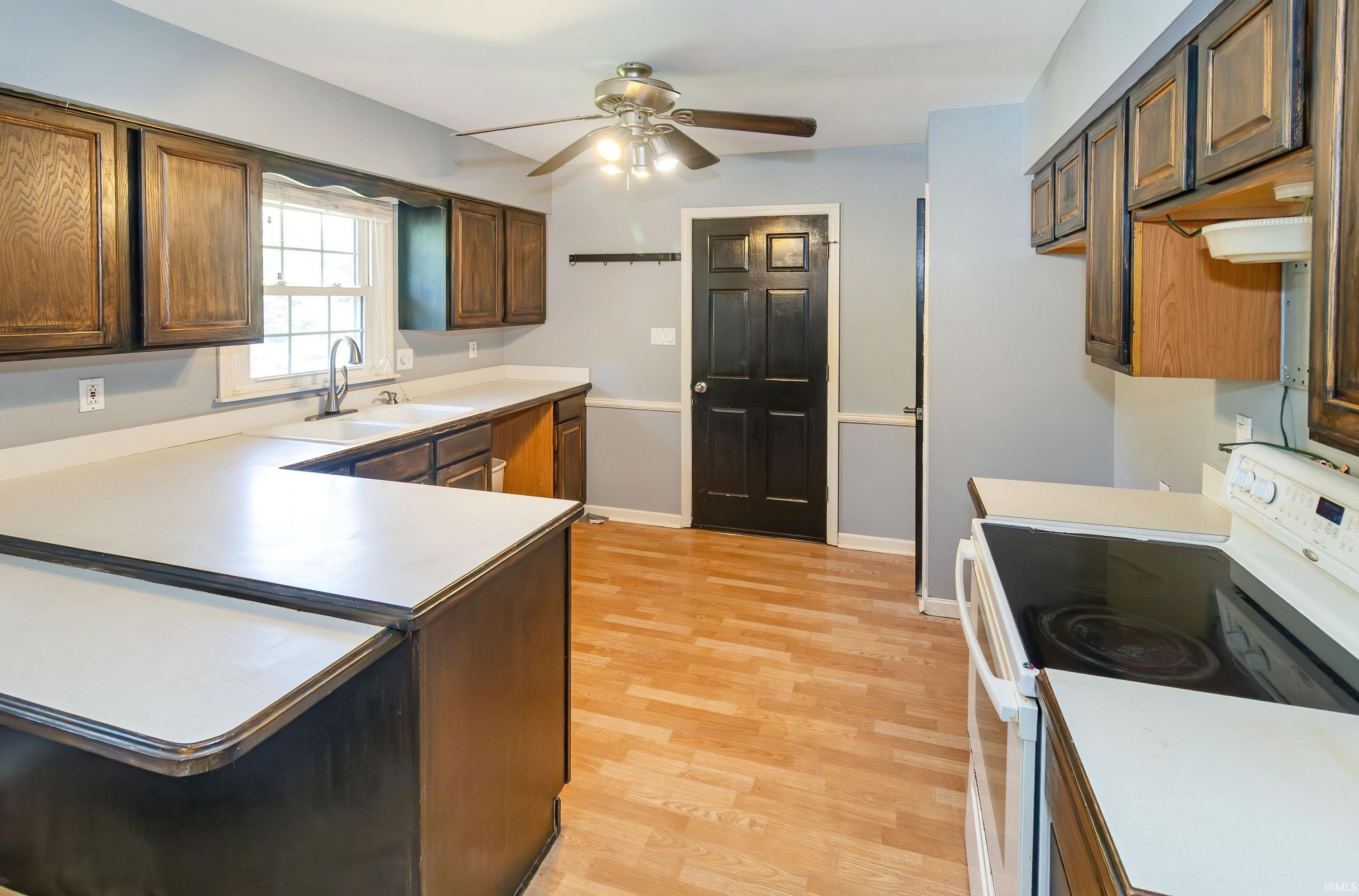 8311 Sycamore Drive, Newburgh — photo 9 of 30